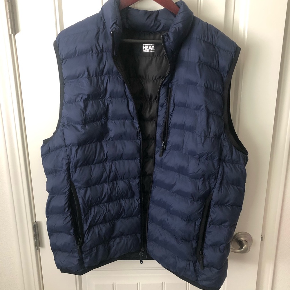 32 Degrees Navy and Black Vest, Size XL.